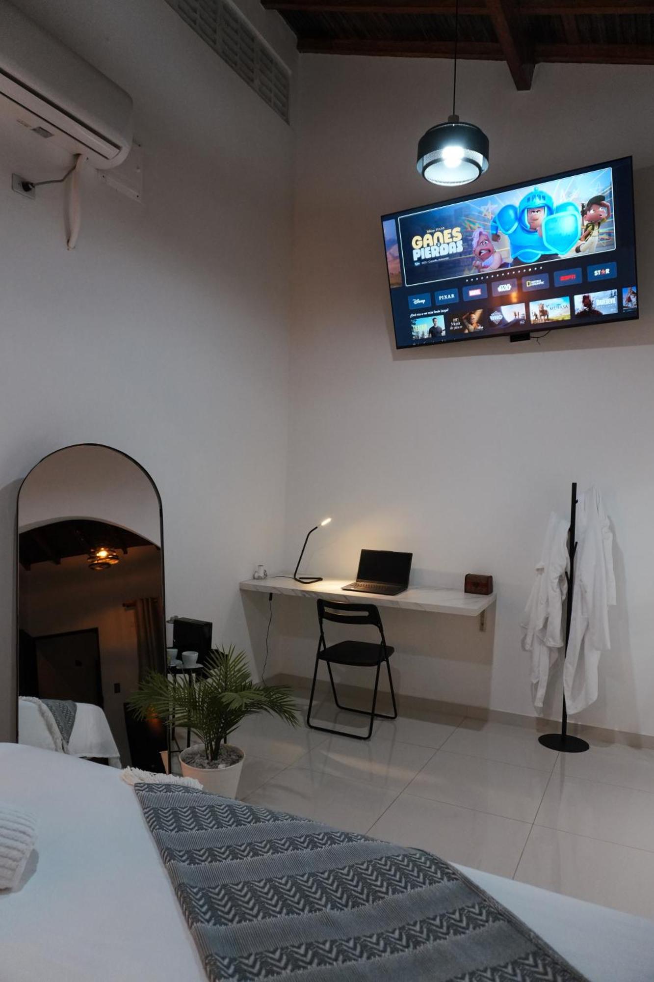 Clandestino - Hotel Boutique ลา โดราดา ภายนอก รูปภาพ